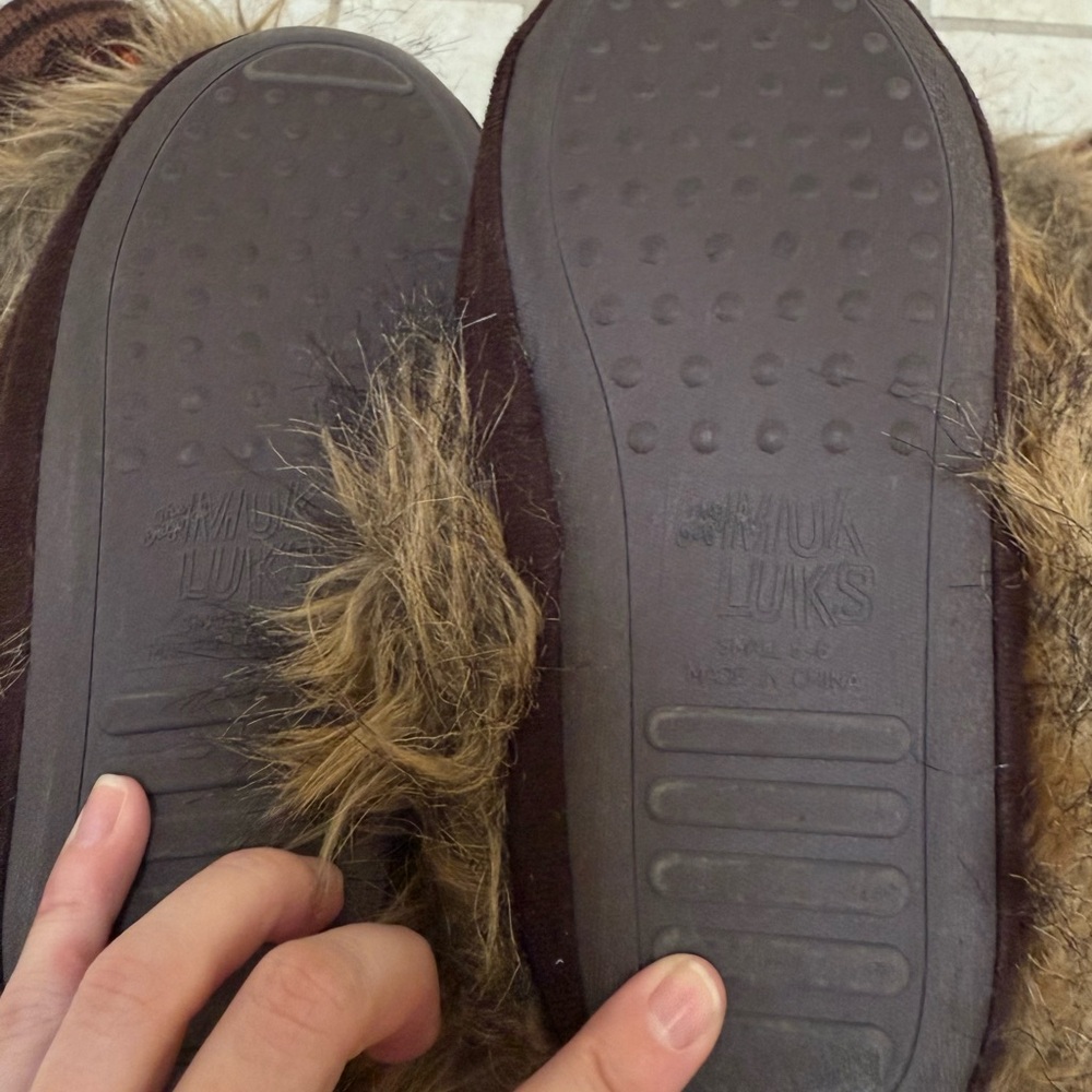 Soft and Cozy Faux Fur and Suede Brown Muk Luks Indoor Slippers - S - Picture 5 of 5